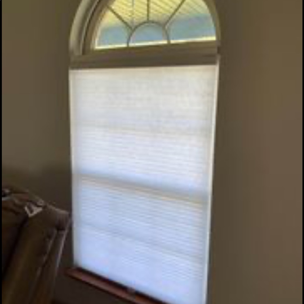 Brand- home decorators collection 
Cordless light filtering cellular shade